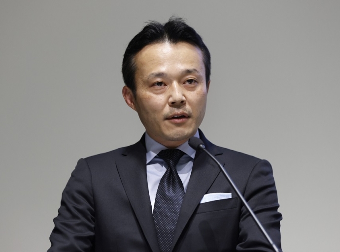 Uniqlo appoints Tsukagoshi COO to support Yanai